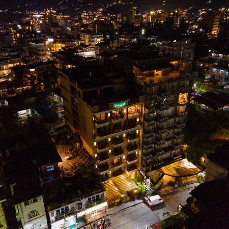 Отель Pokhara Batika Экстерьер фото
