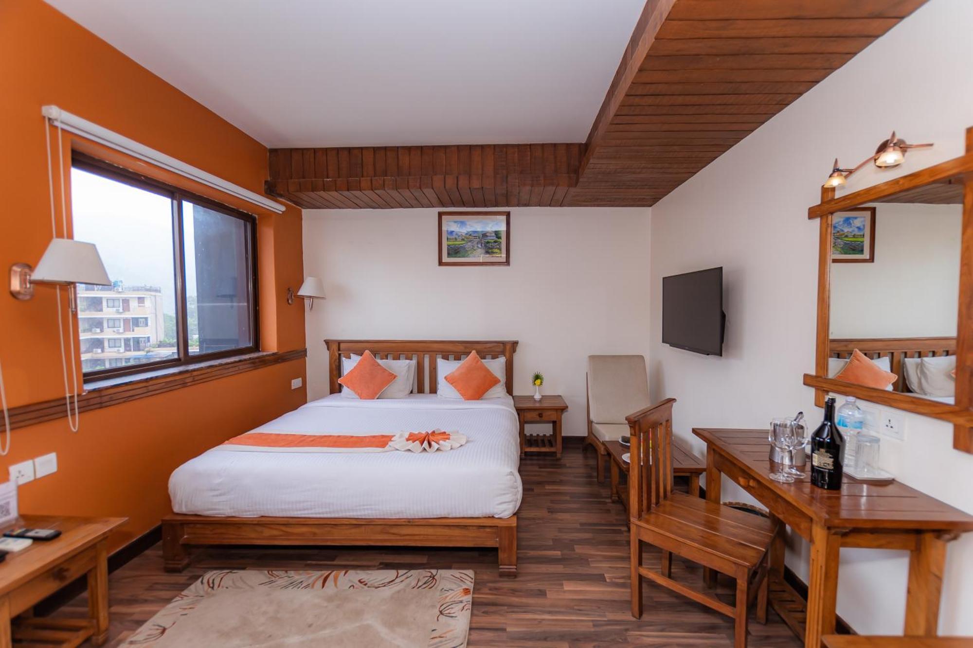 Отель Pokhara Batika Экстерьер фото