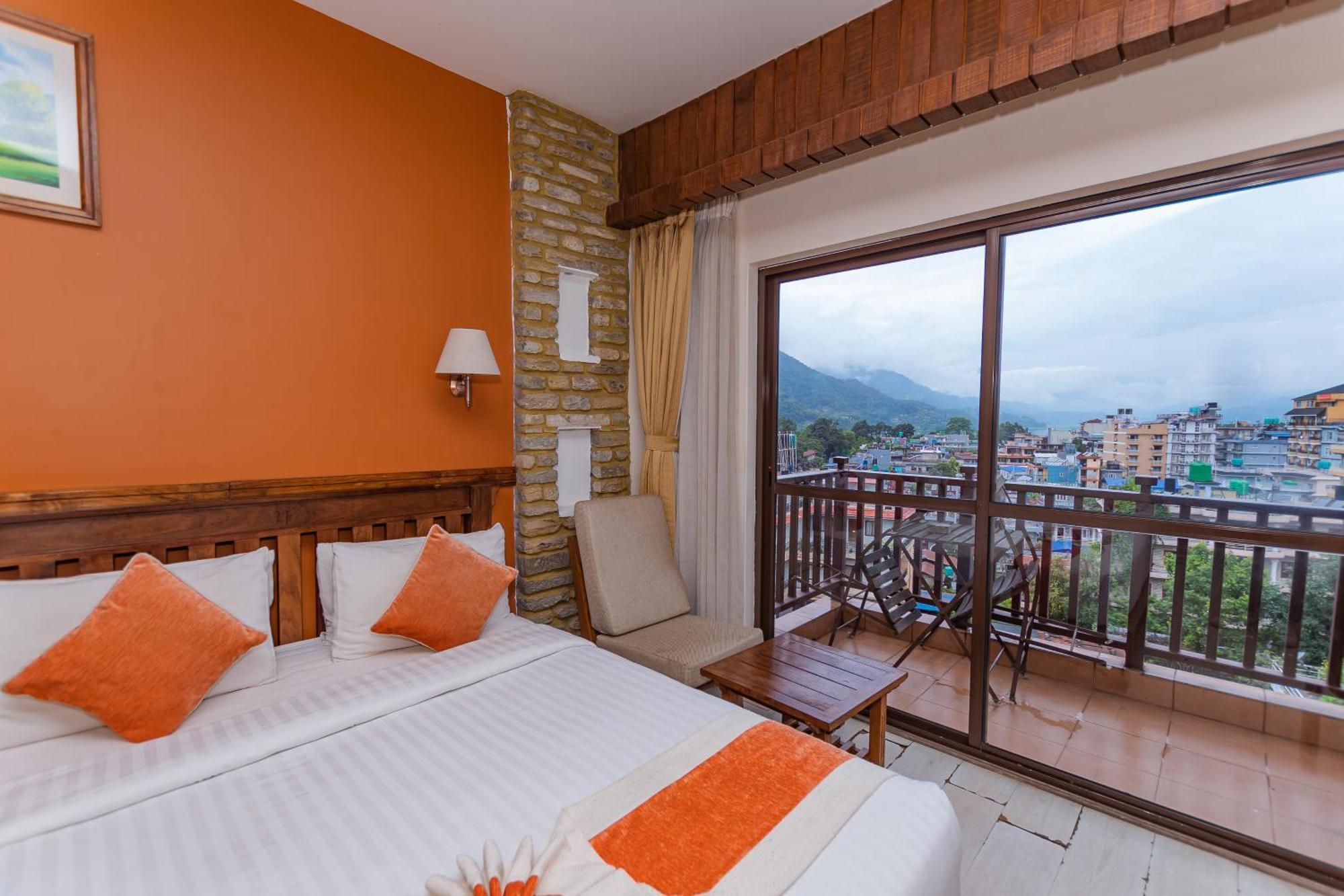 Отель Pokhara Batika Экстерьер фото