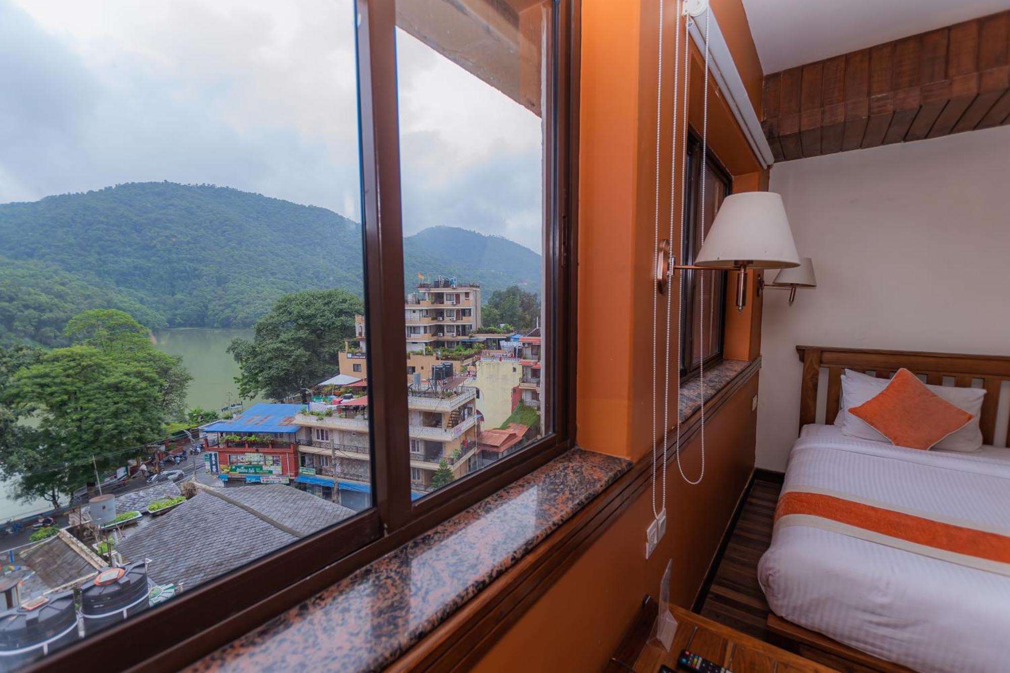 Отель Pokhara Batika Экстерьер фото