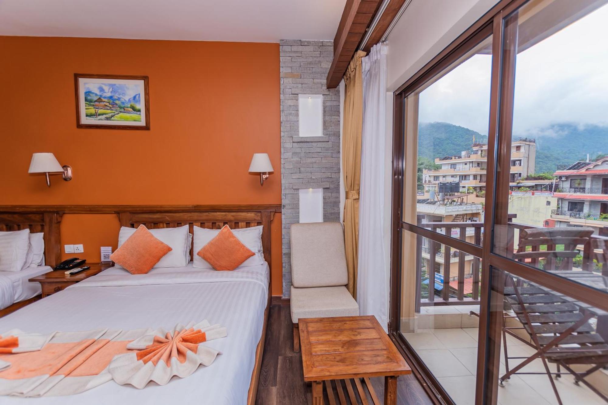 Отель Pokhara Batika Экстерьер фото