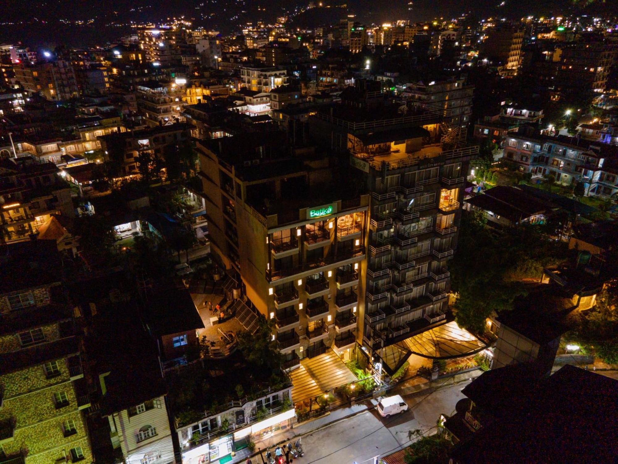 Отель Pokhara Batika Экстерьер фото