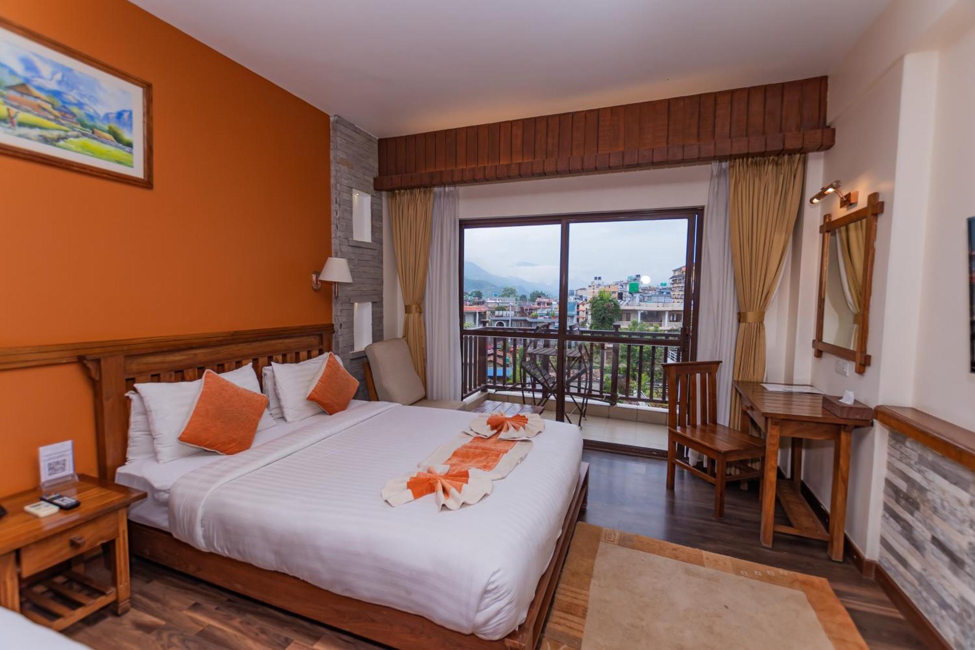 Отель Pokhara Batika Экстерьер фото
