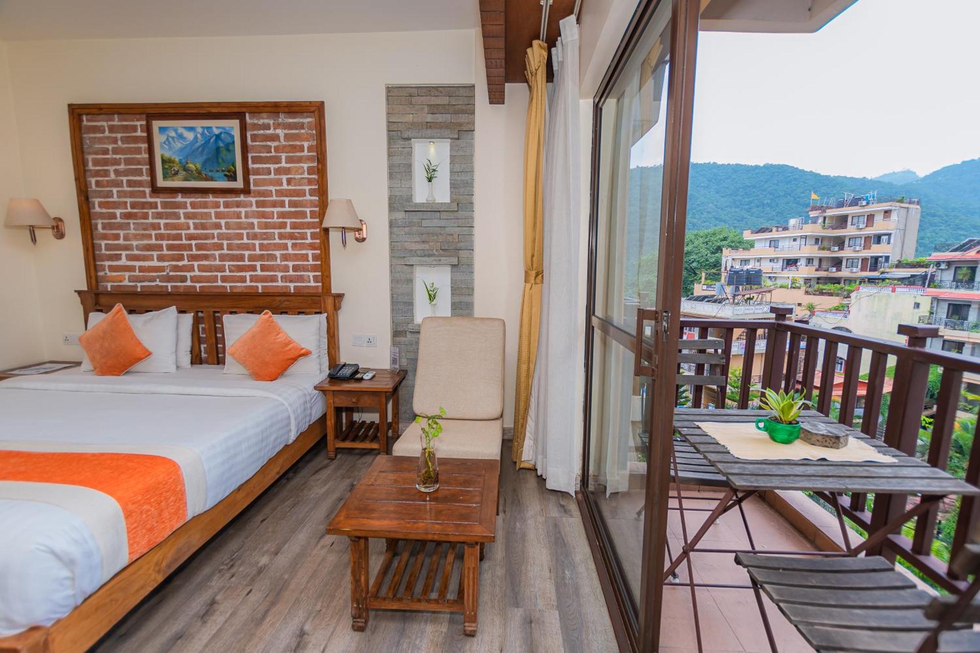 Отель Pokhara Batika Экстерьер фото