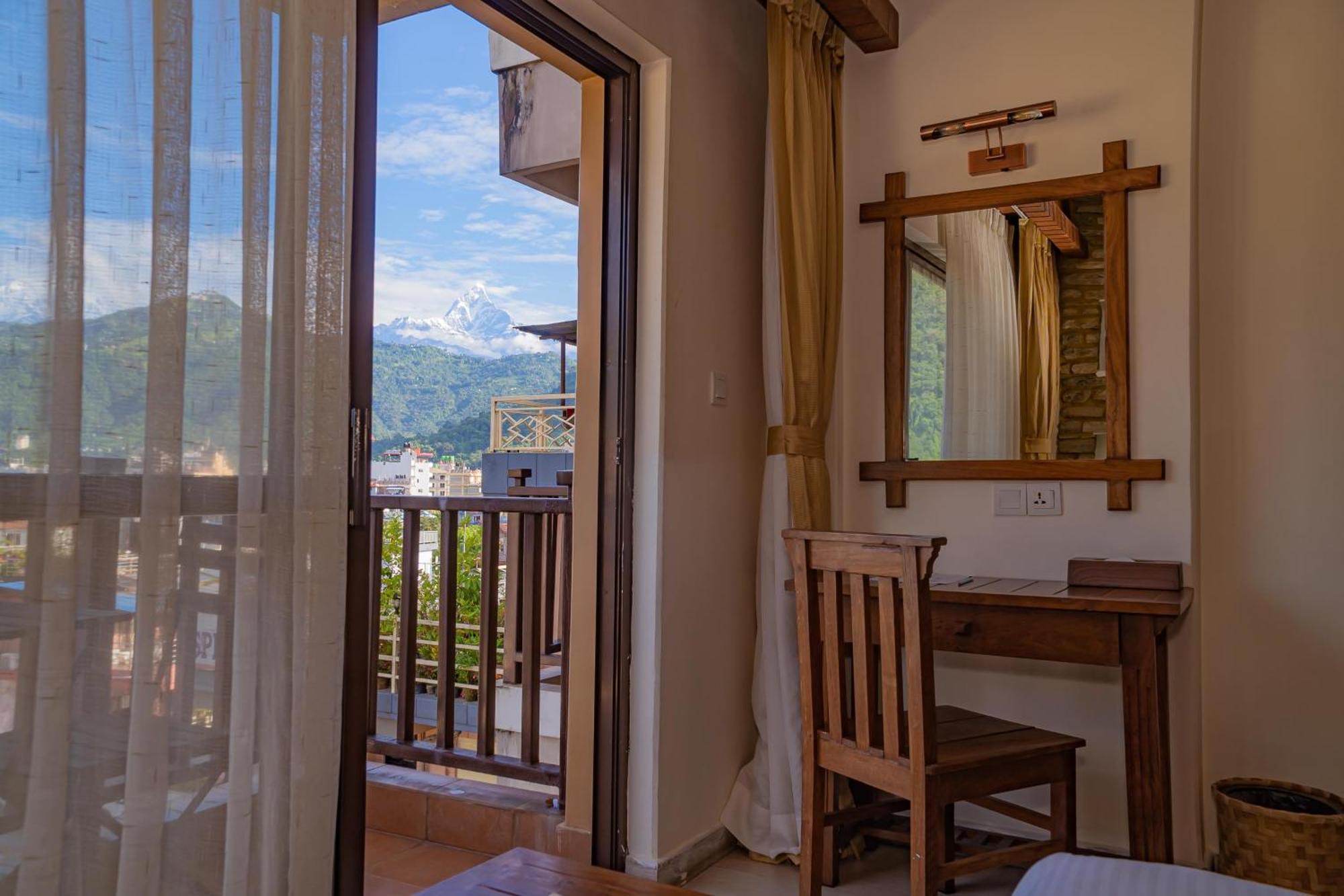 Отель Pokhara Batika Экстерьер фото