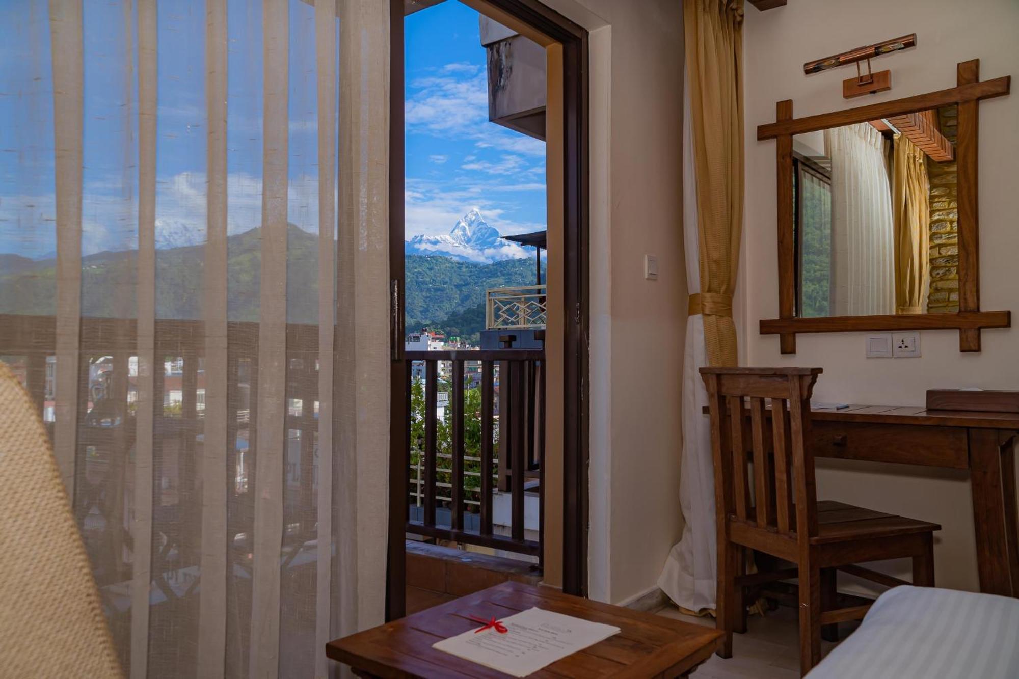 Отель Pokhara Batika Экстерьер фото