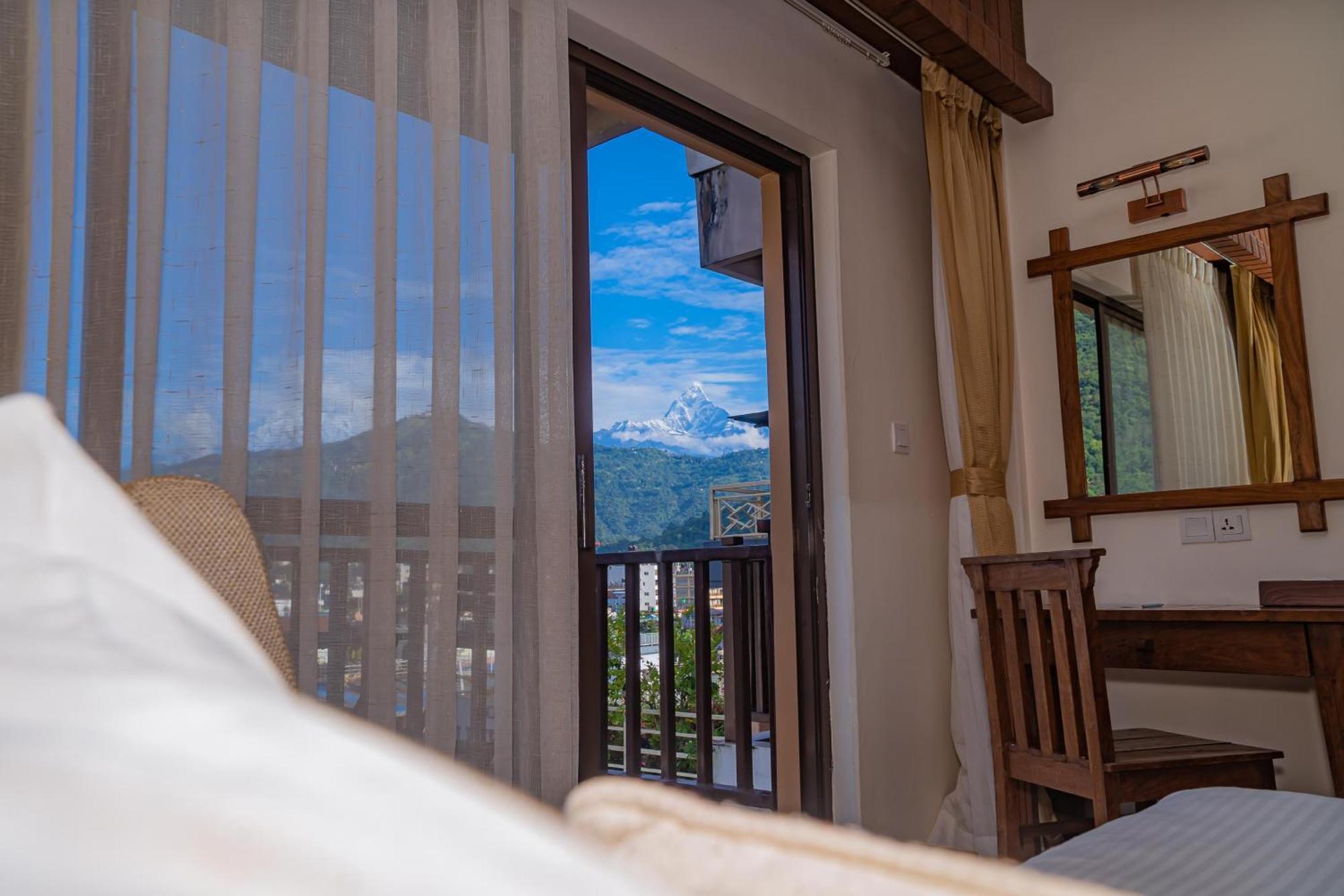 Отель Pokhara Batika Экстерьер фото