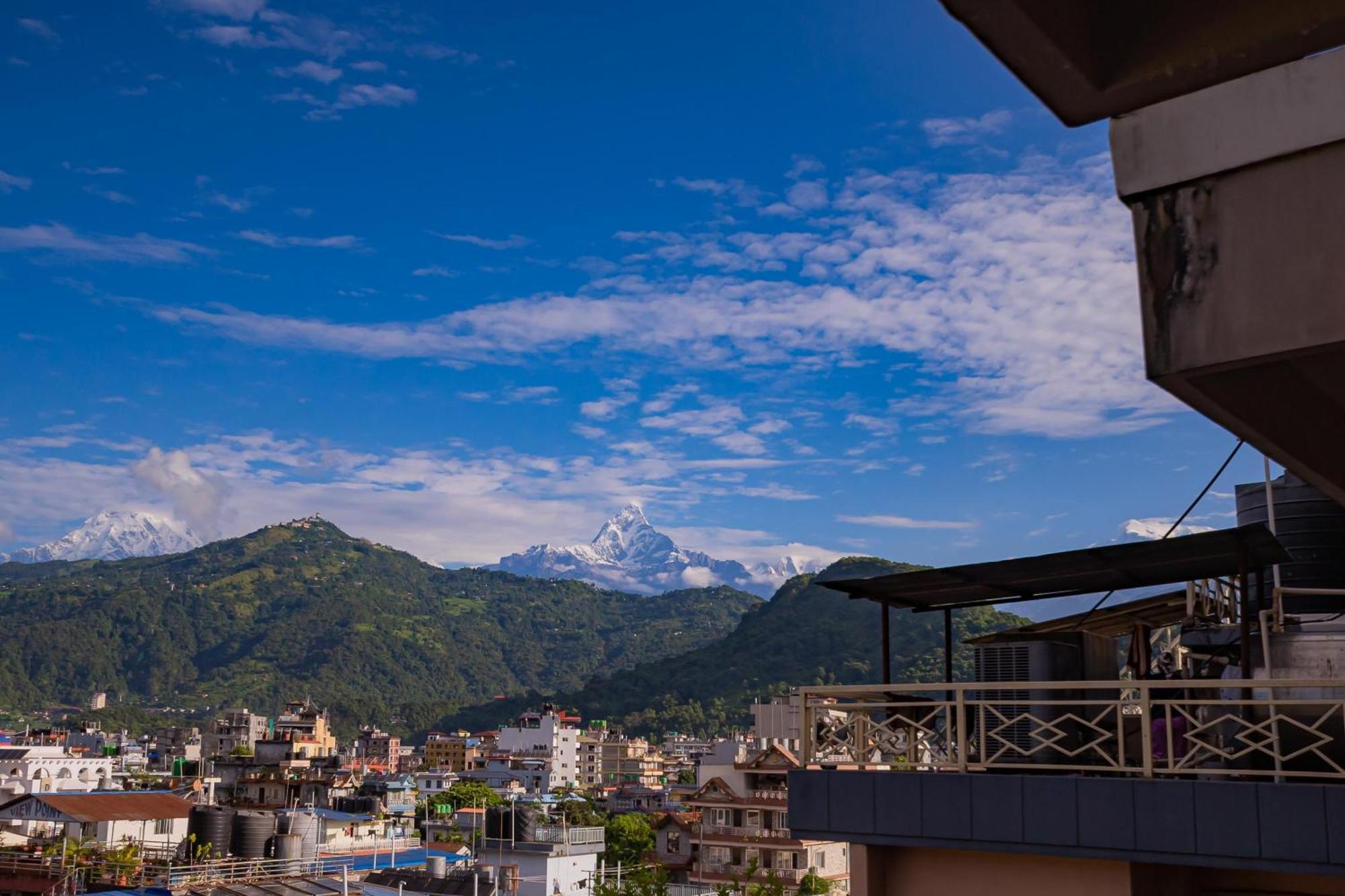 Отель Pokhara Batika Экстерьер фото