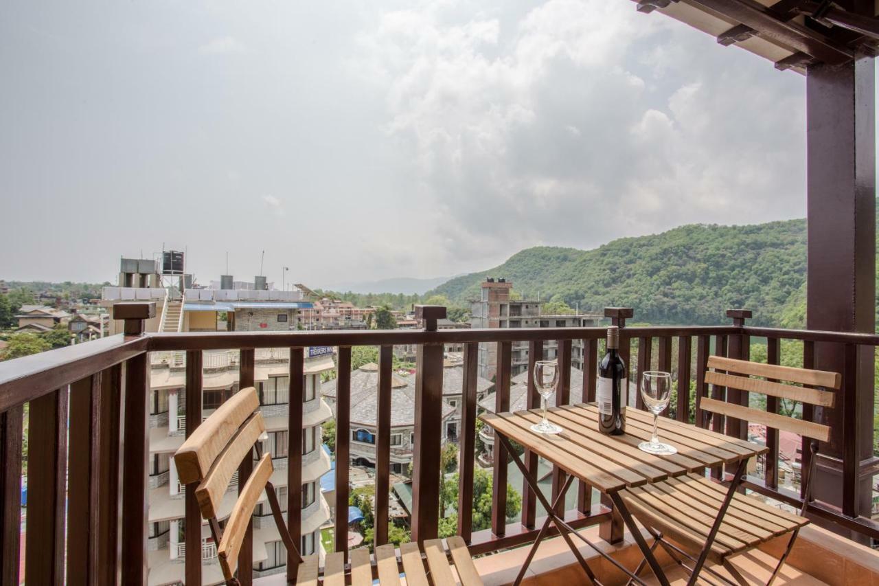 Отель Pokhara Batika Экстерьер фото