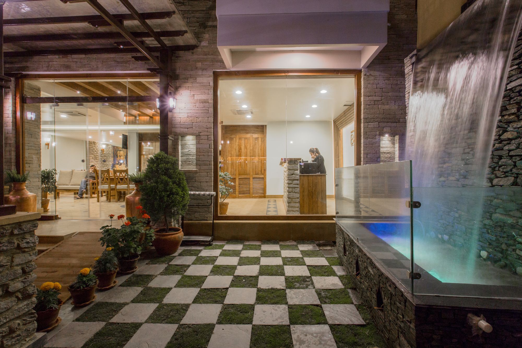 Отель Pokhara Batika Экстерьер фото